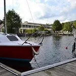 Lido Au Bord De L'eau