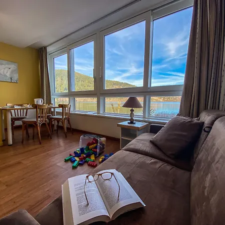 Lido Au Bord De L'eau