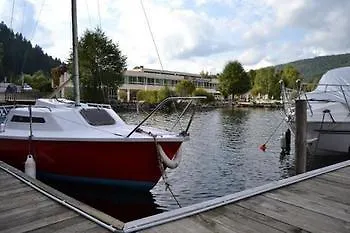 Lido Au Bord De L'eau